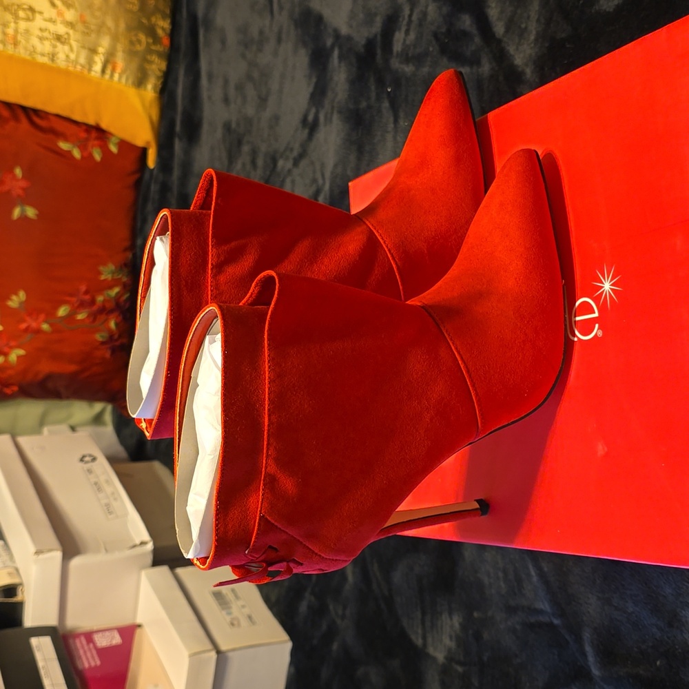 Shoe Dazzle bootie